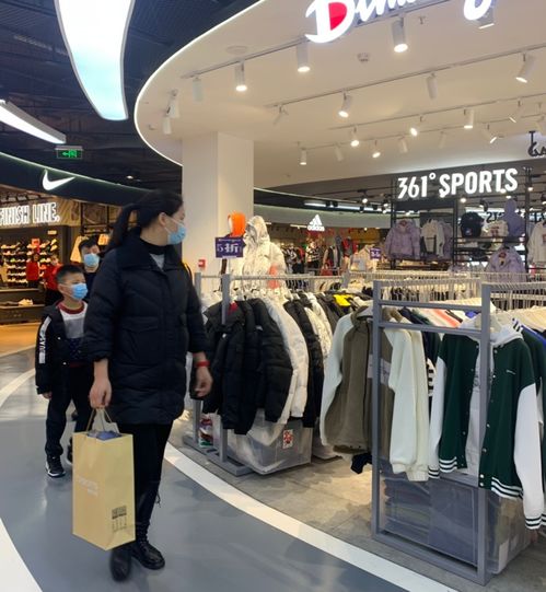 周口春節(jié)服裝市場(chǎng)銷售火爆，服裝輔料同步走俏